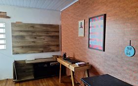04 Quarto, com sala, cozinha, banheiro e sacada